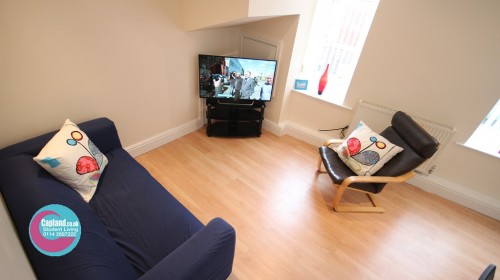 Living area at 75A Junction Road